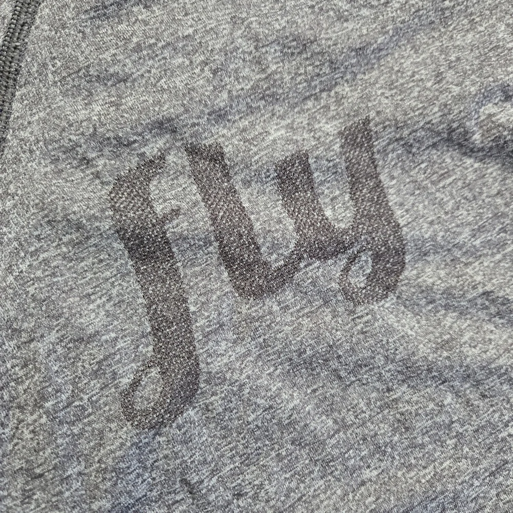 Oiselle Flyte Seamless Long Sleeve Gray Running Top Size Medium - Picture 10 of 12